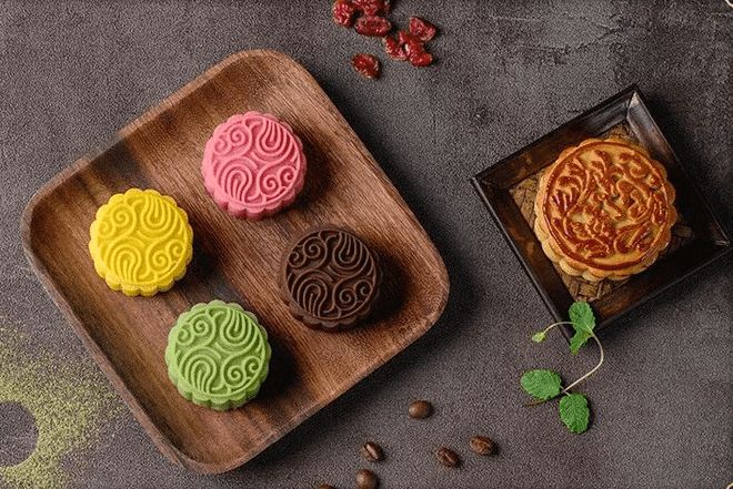 月餅全自動(dòng)刷蛋機(jī)，提高產(chǎn)品產(chǎn)量，提升產(chǎn)品檔次！